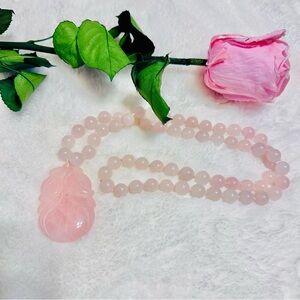 Elegant Rose Quartz Beaded Necklace